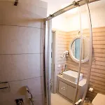 Avista Private *